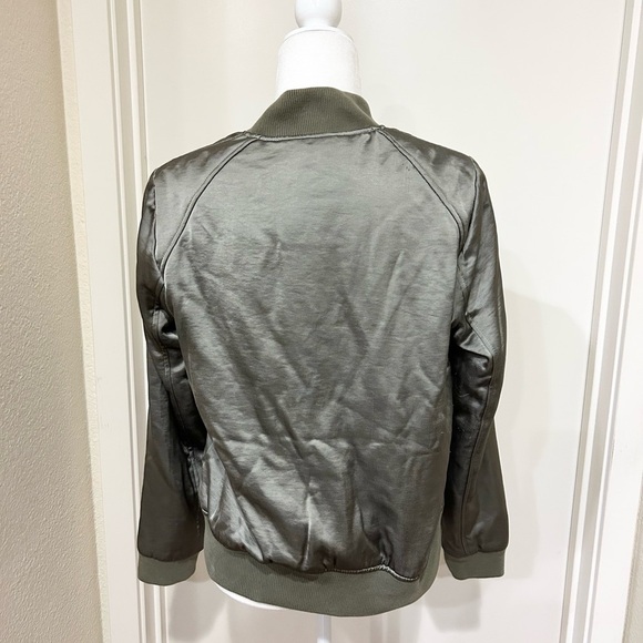Abercrombie and Fitch Satin Effect Bomber Jacket silver green size M - Picture 5 of 14